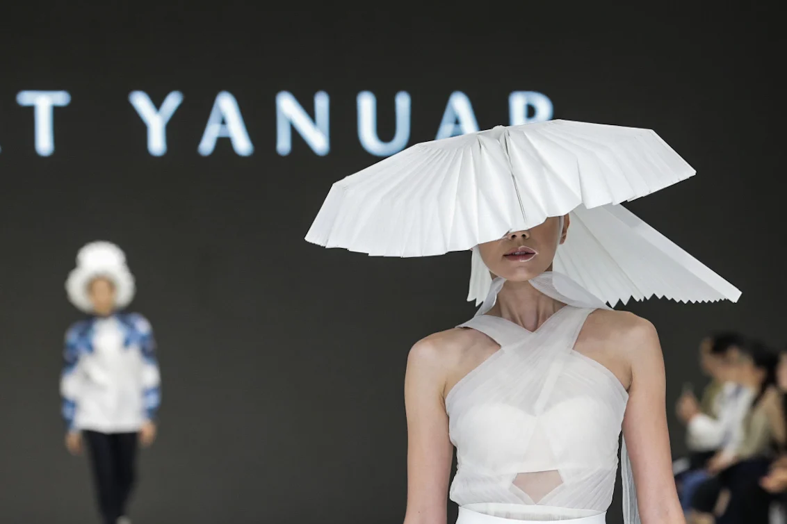 Hyper-couture